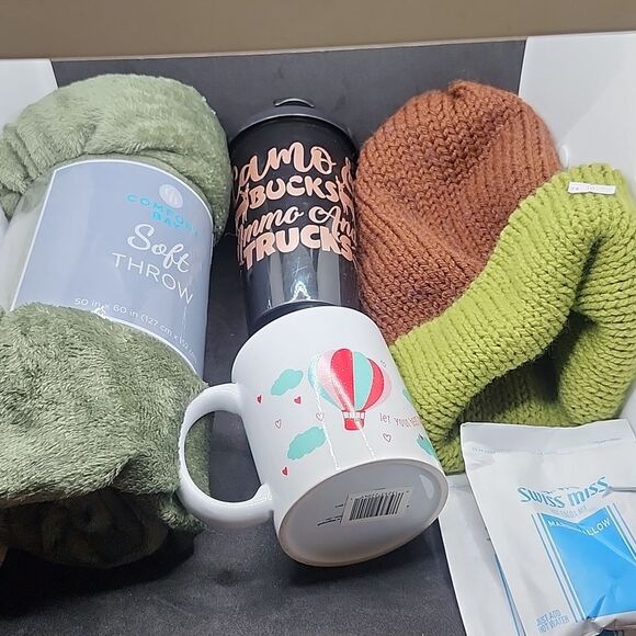 Warm and Cozy Bundle Gift Set Olive Green Soft Throw Blanket, Mug, Hot Cocoa - Picture 3 of 6
